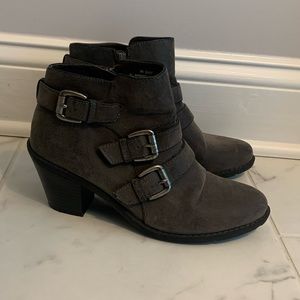 Crown vintage dark grey ankle boots. Size 8.5 women’s.